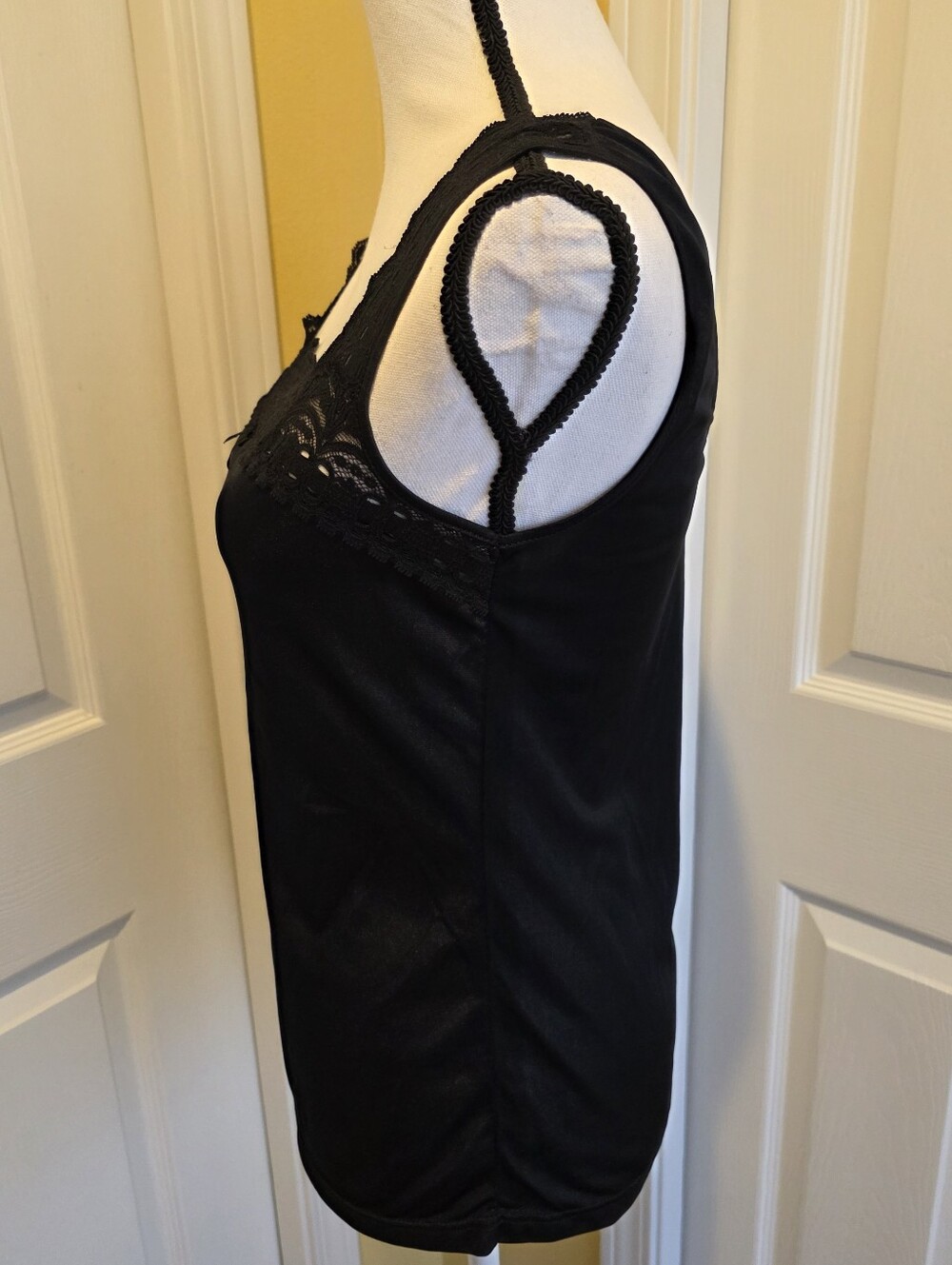 INTIMATE DETAILS BLACK CAMI TOP, SIZE 34 - Picture 4 of 9